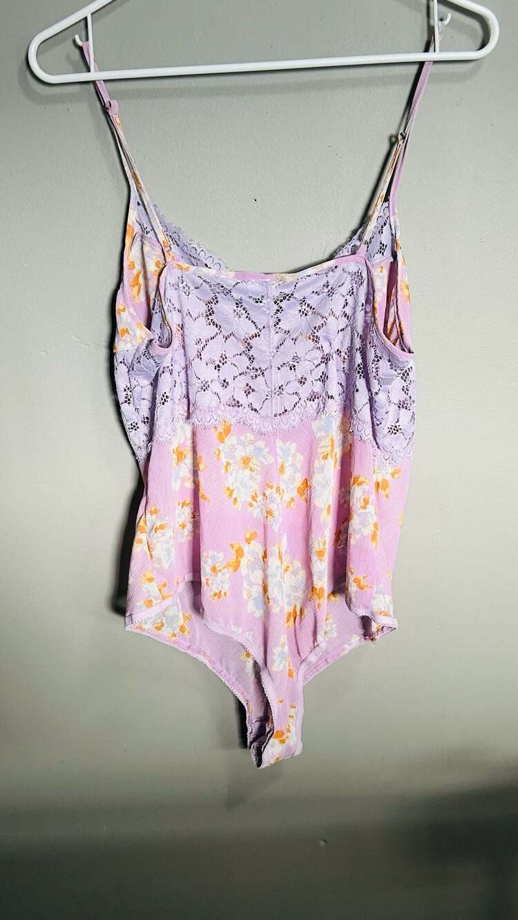Free People Monday Morning Bodysuit Size L Lilac Floral. Pc 113